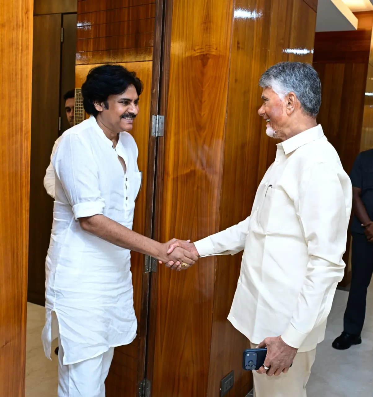 ముఖ్యమంత్రి నారా చంద్రబాబు నాయుడు అధ్యక్షతన రాష్ట్ర సచివాలయంలో కేబినెట్ భేటీ...