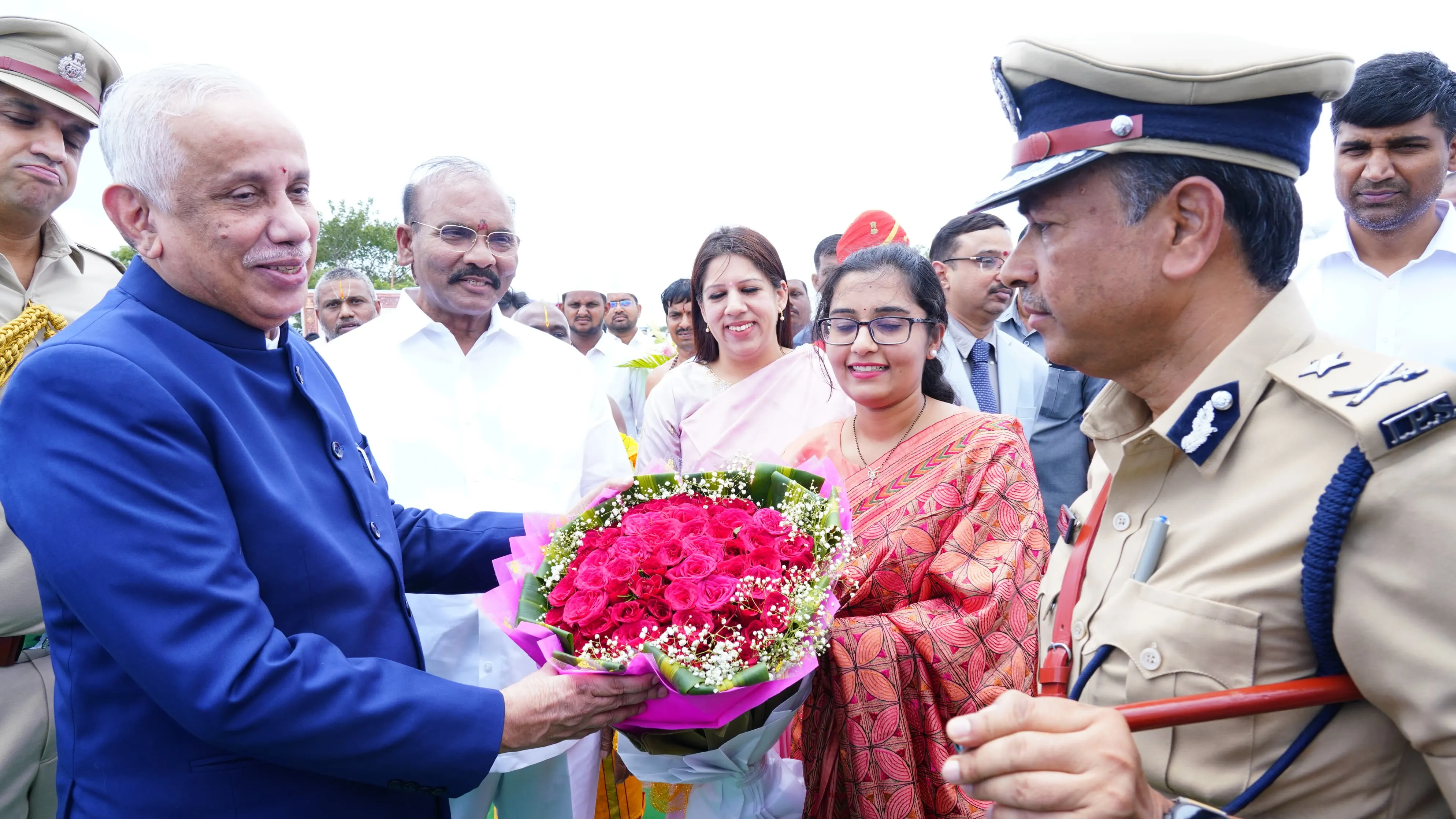అభివృద్ది పనులకు శంకుస్థాపన చేసిన ఏపి గవర్నర్ 