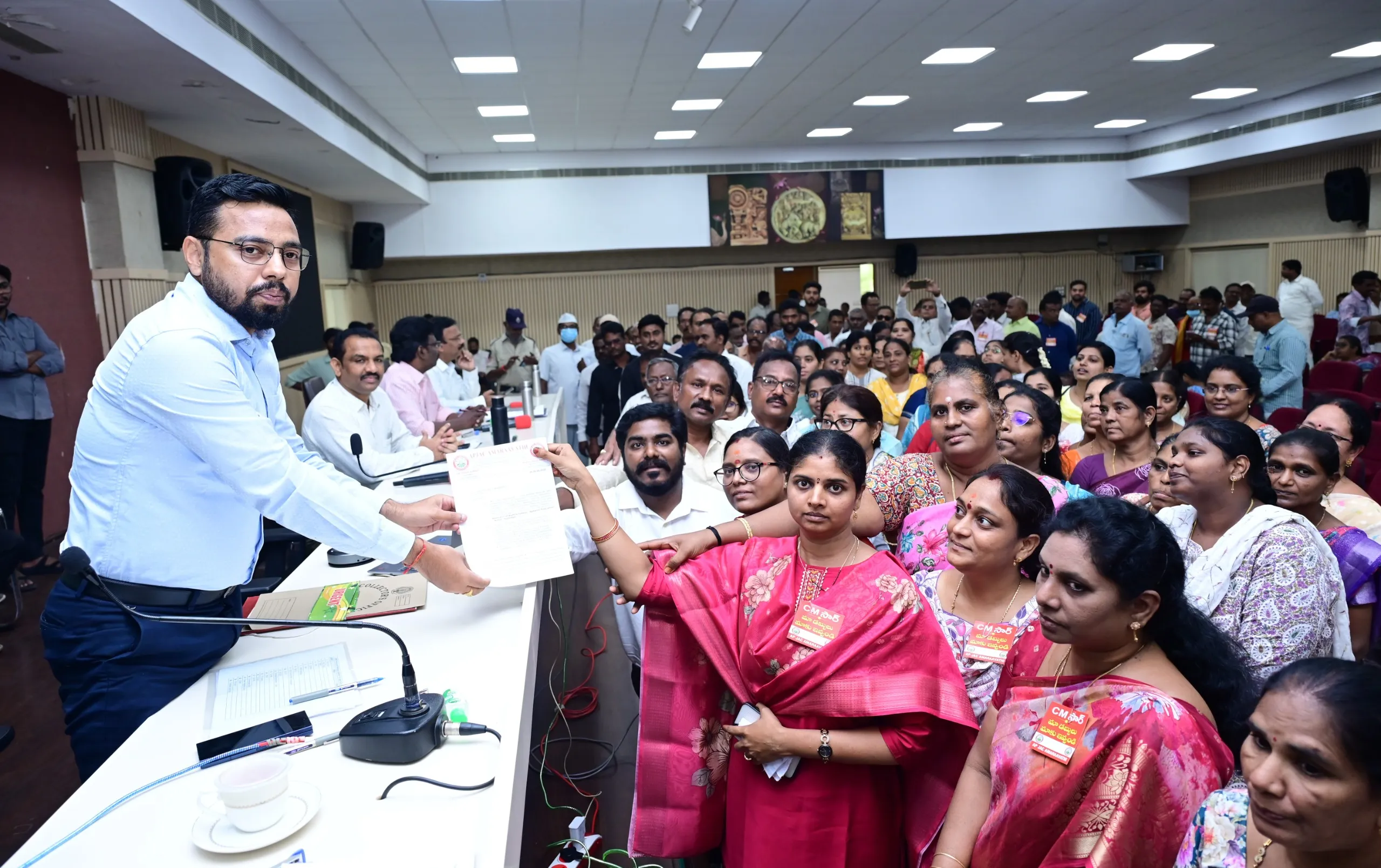 సమస్యల పరిష్కార వేదిక కార్యక్రమంలో వచ్చిన అర్జీలను నిర్ణీత గడువులోగా పరిష్కరించాలి....