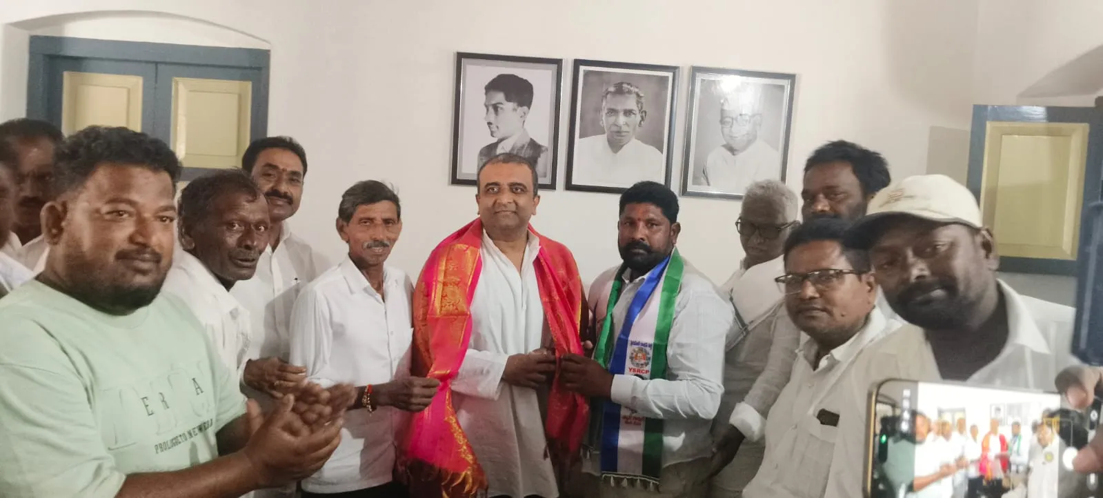 కాసు మహేష్ రెడ్డి సమక్షంలో వైసిపిలో చేరిన టిడిపి కార్యకర్తలు 