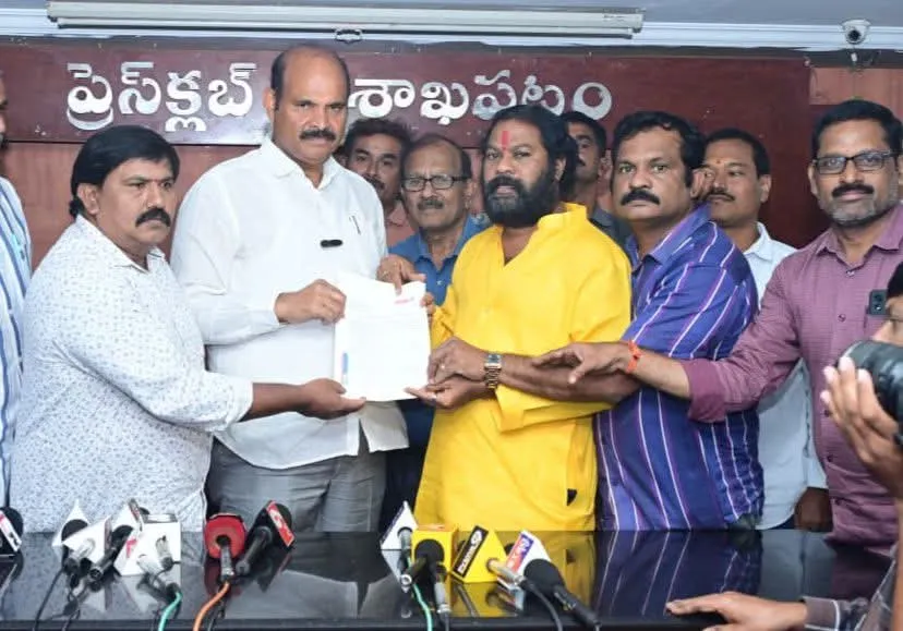 ఏపి వర్కింగ్ జర్నలిస్టులకు 10 లక్షల ప్రమాద బీమా 