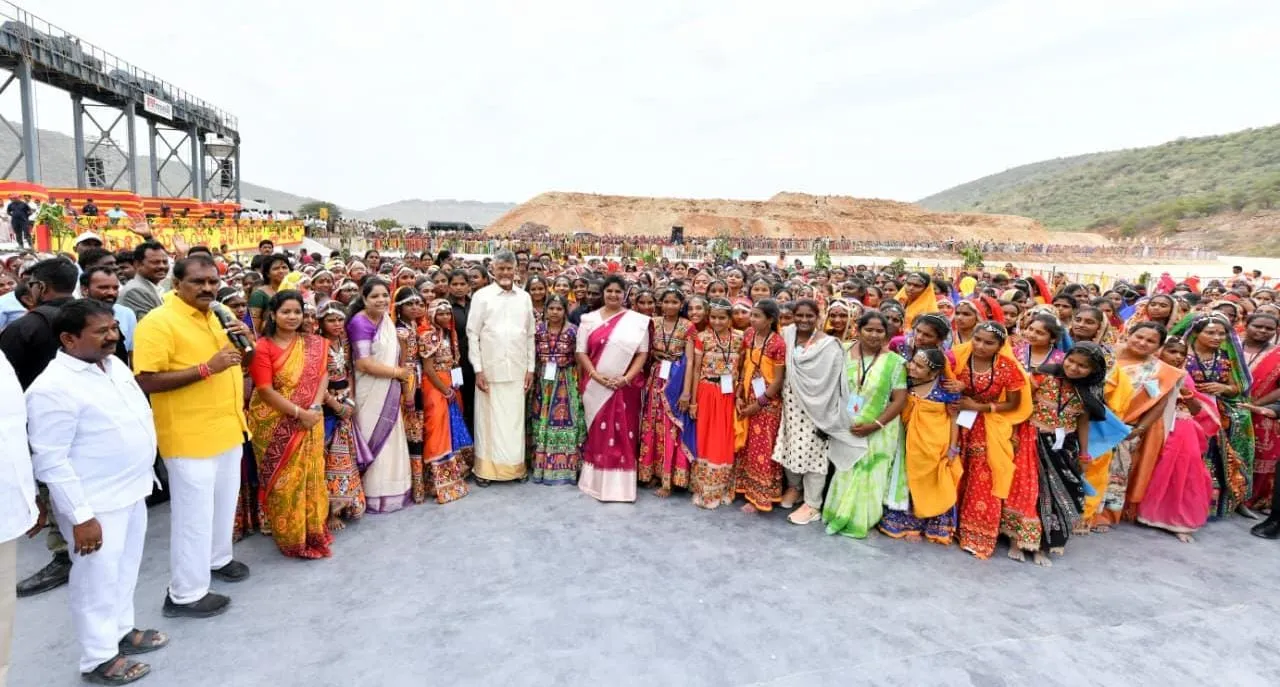 వెలిగొండ ప్రాజెక్టు ప్రారంభోత్సవం కార్యక్రమంలో