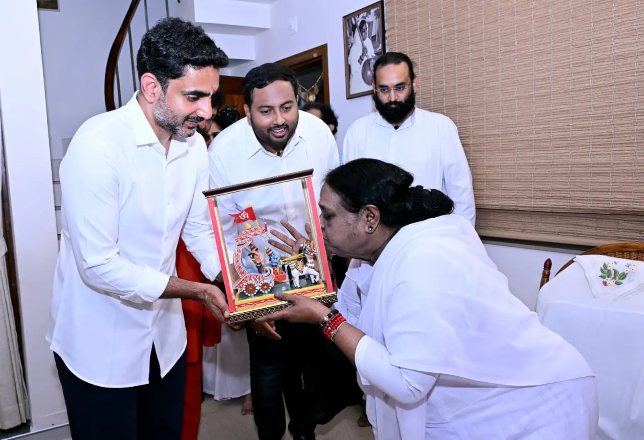 కేరళలోని అమృతపురి ఆశ్రమాన్ని సందర్శించిన మంత్రి లోకేష్