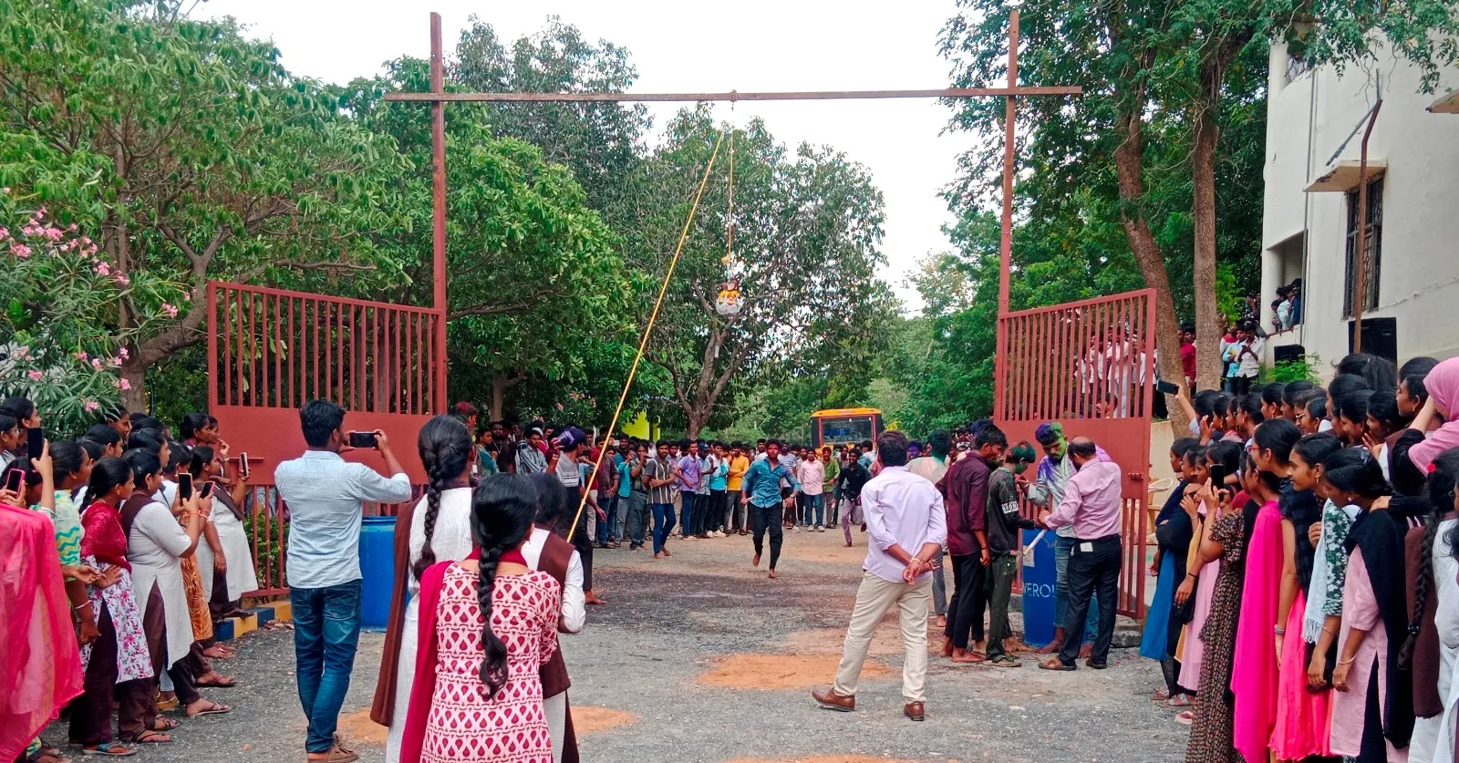 న్యూటన్స్ ఇంజినీరింగ్ కళాశాలలో శ్రీ కృష్ణాష్టమి వేడుకలు