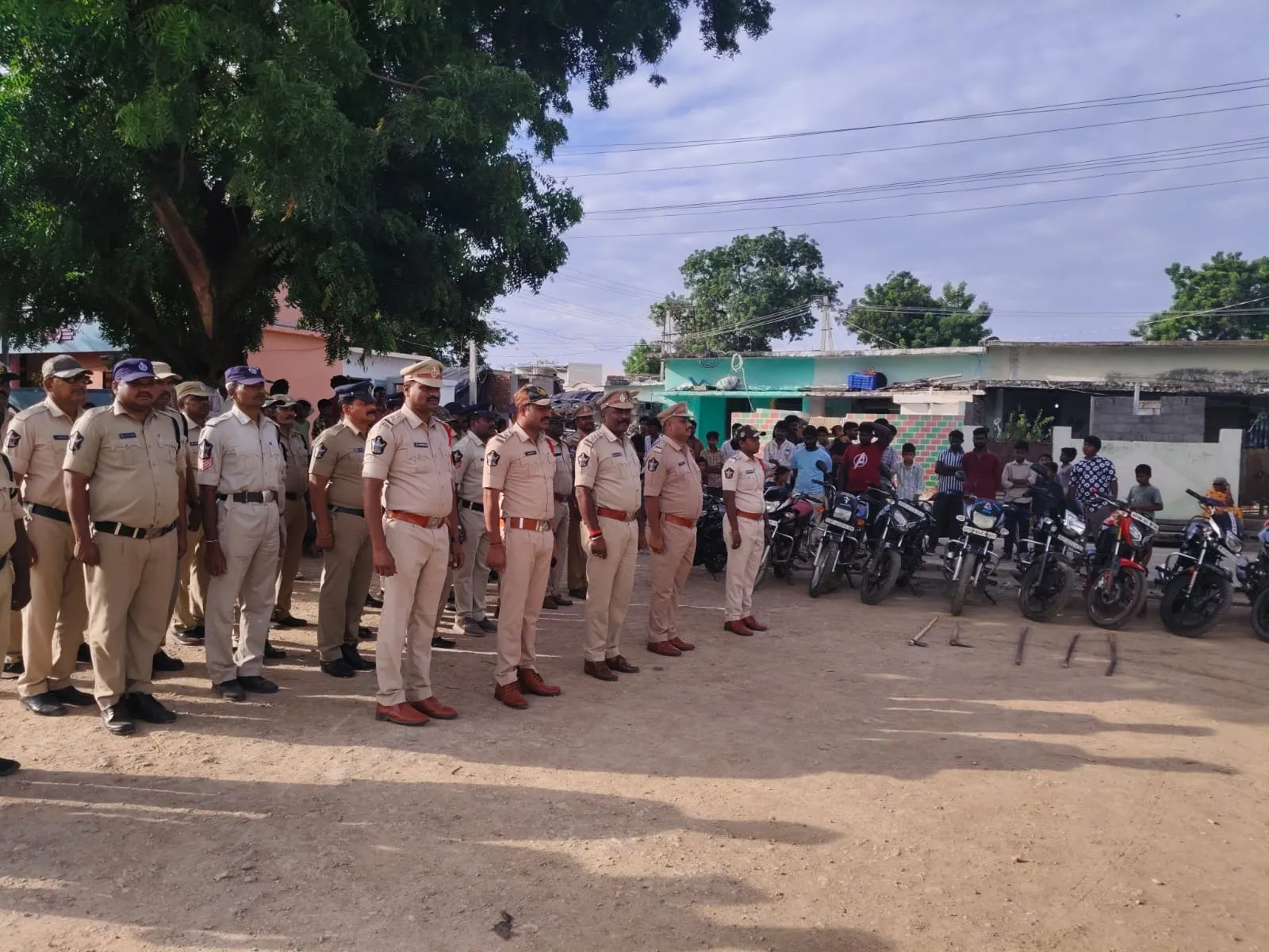 అడిగొప్పలలో పోలీసుల భారీ కార్డెన్ &amp; సెర్చ్...