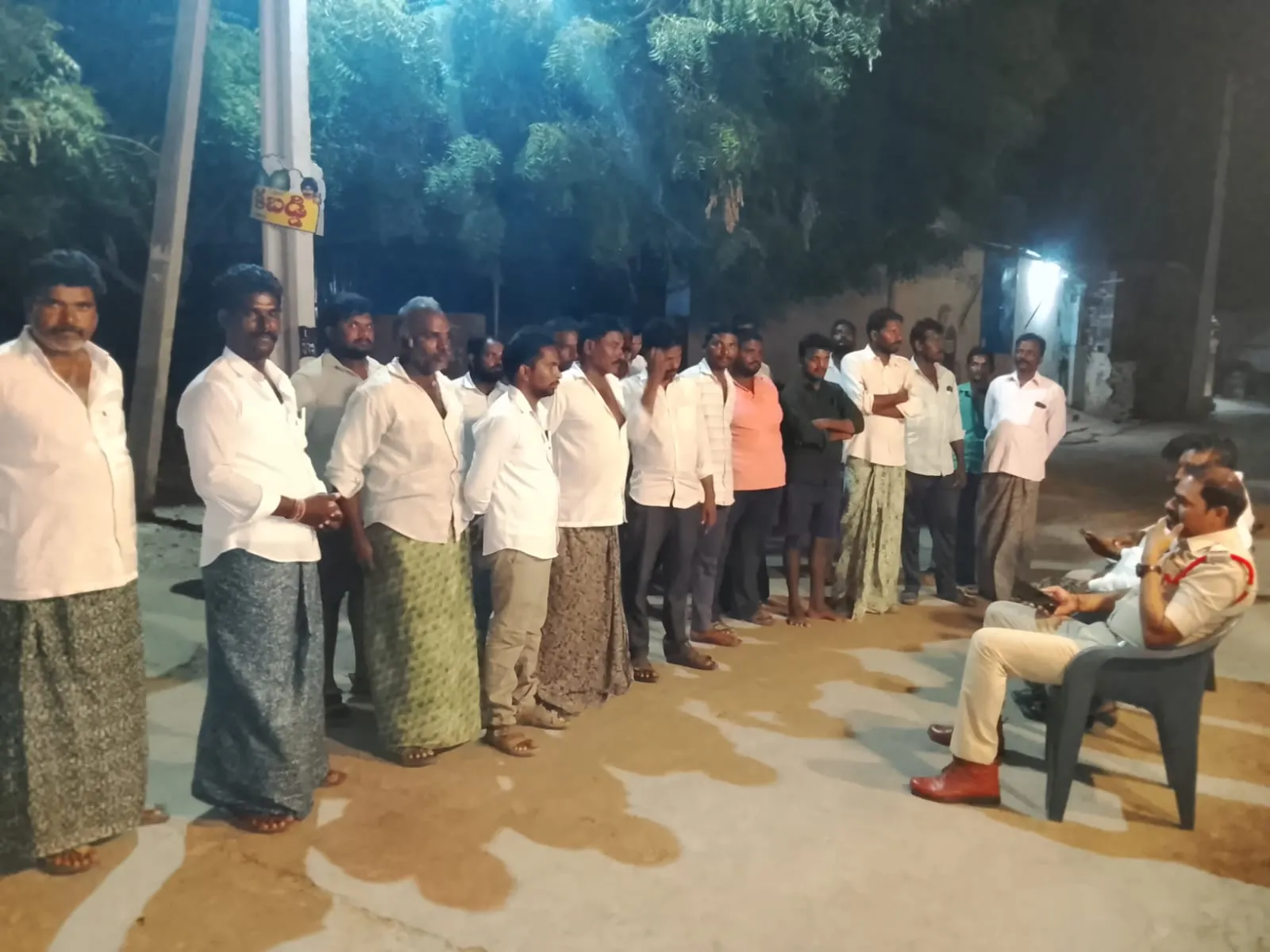 తేరాల గ్రామంలో ఎస్సై పల్లెనిద్ర