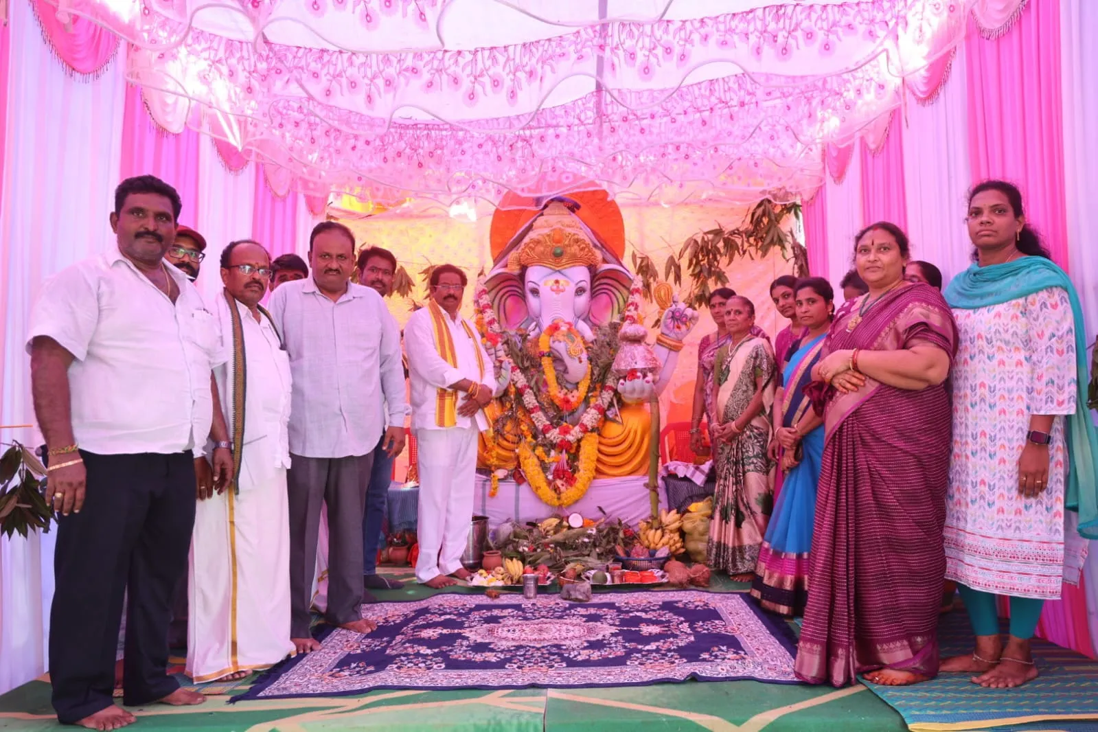 వినాయక మండపాల్లో గణనాథులను దర్శించుకున్న చీఫ్ విప్ జీవీ