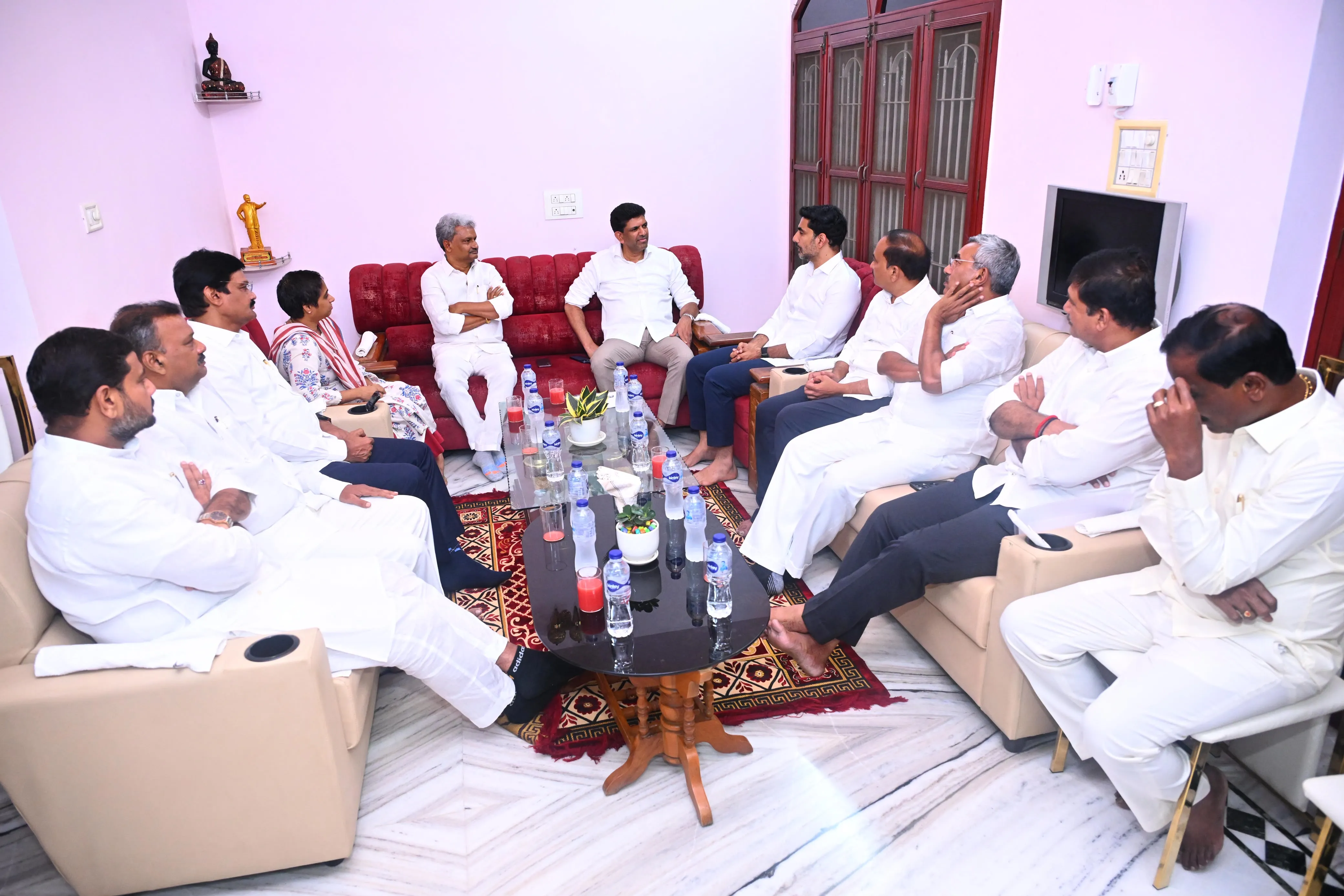 గుంటూరు జిల్లా టీడీపీ ప్రజాప్రతినిధుల ఆత్మీయ విందు భేటీ