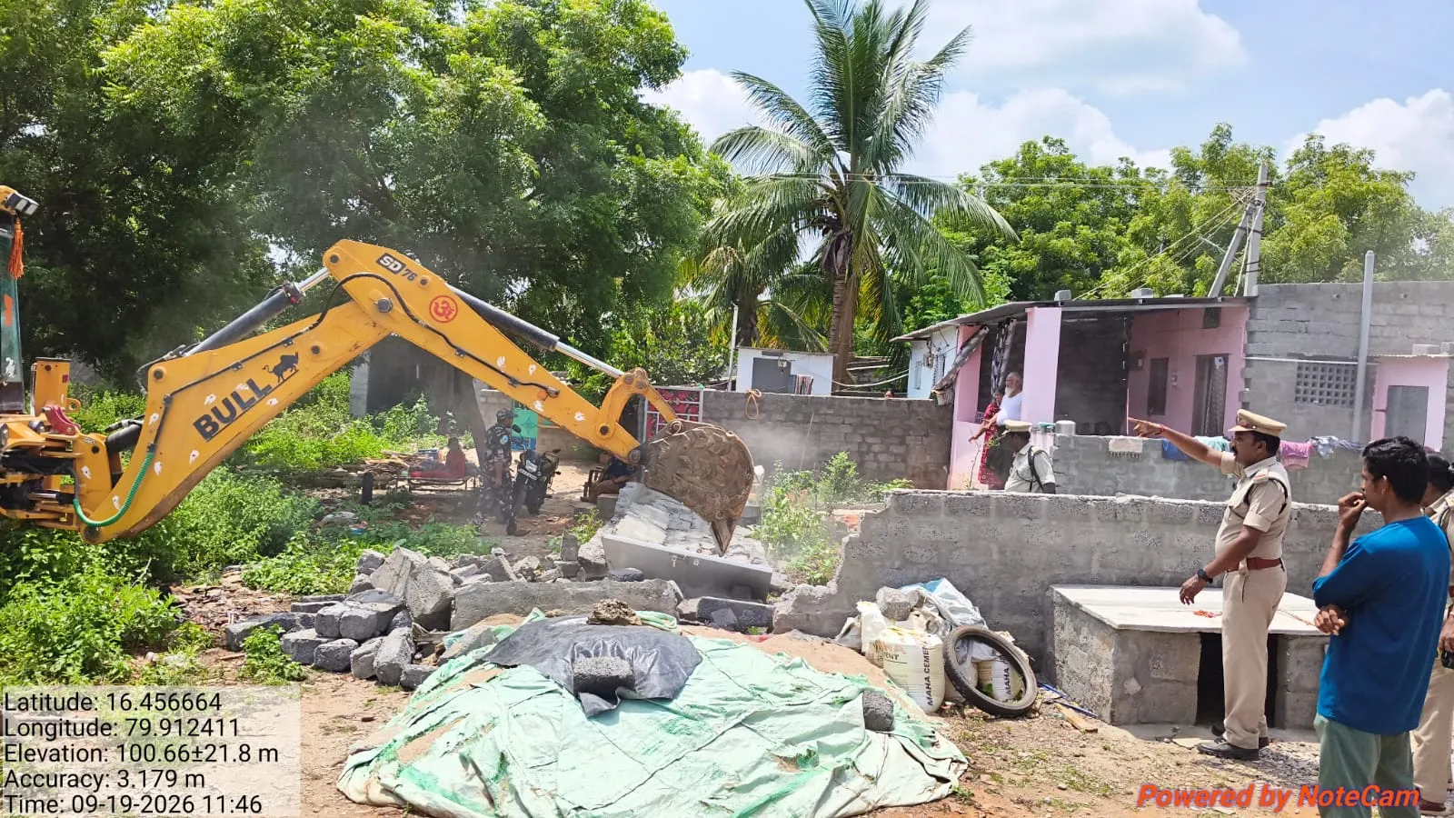 అడవి భూముల్లో అక్రమ కట్టడాలు కూల్చివేత