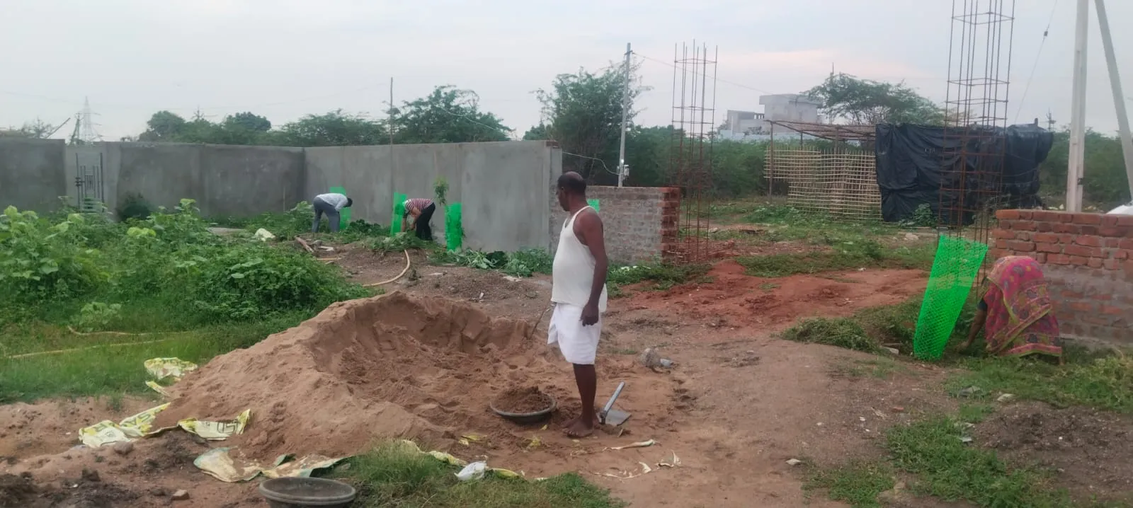 కంభంపాడు స్మశాన వాటికలో స్వచ్ఛభారత్.