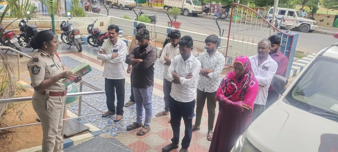 నేర ప్రవృత్తి వీడండి...సత్ప్రవర్తనతో జీవించండి..