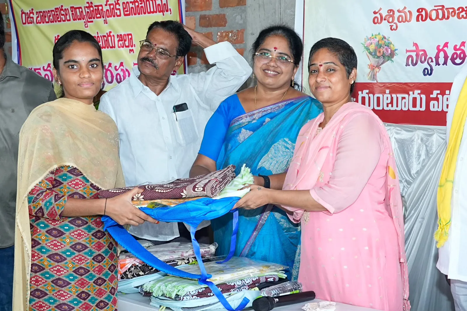 ఆడపిల్లలు పరిమితులు చెరిపేసి ఉన్నత శిఖరాలను అధిరోహించాలి: ఎమ్మెల్యే గళ్ళా మాధవి