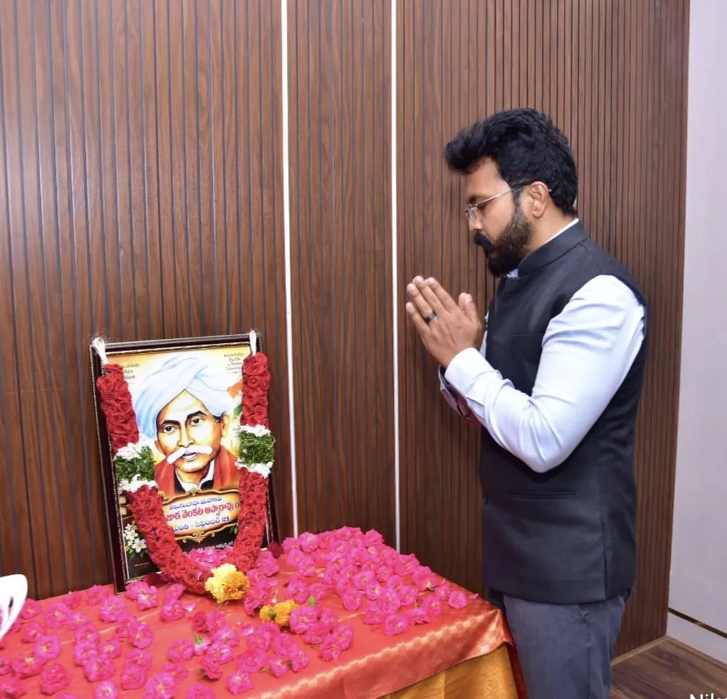 నవయుగ వైతాళికుడు గురజాడ కి నివాళులర్పించిన గుంటూరు కలెక్టరు 