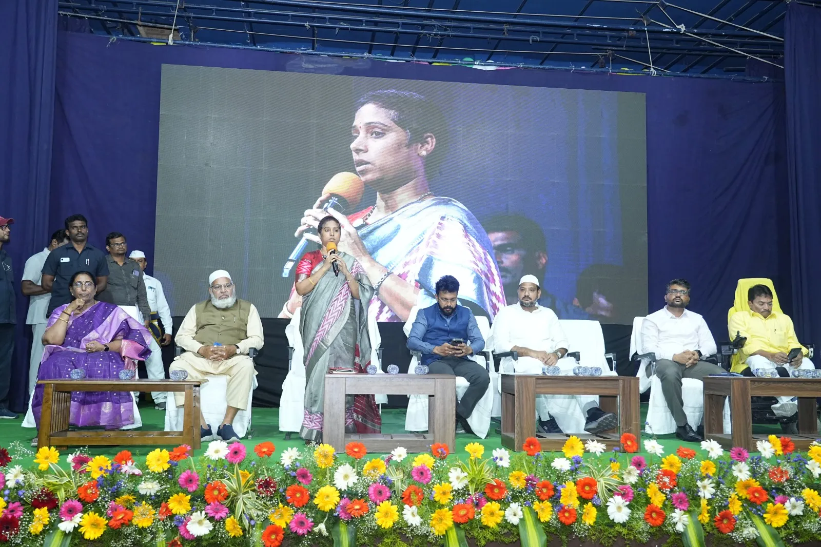 గుంటూరును స్మార్ట్ నగరంగా తీర్చిదిద్దుదాం: ఎమ్మెల్యే గళ్ళా మాధవి