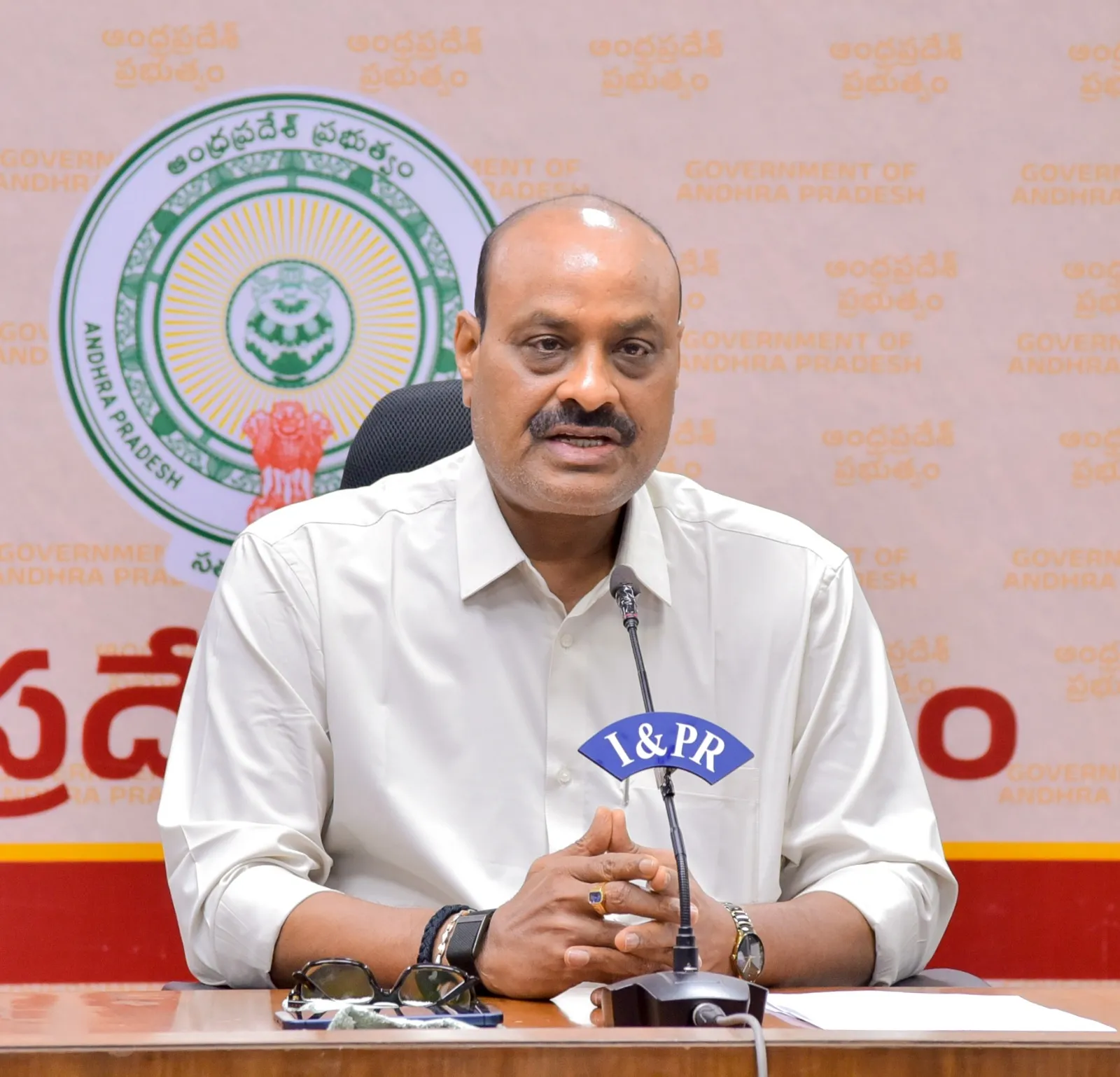 వేట నిలిచిన.. మత్స్యకార కుటుంబాలకు భరోసా..