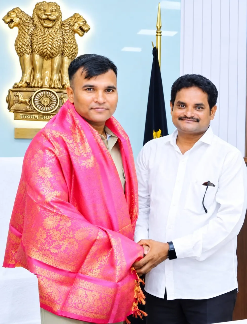 పల్నాడు ఎస్పీని మర్యాదగా పూర్వకంగా కలిసిన డాక్టర్ గోదా రమేష్ కుమార్ 